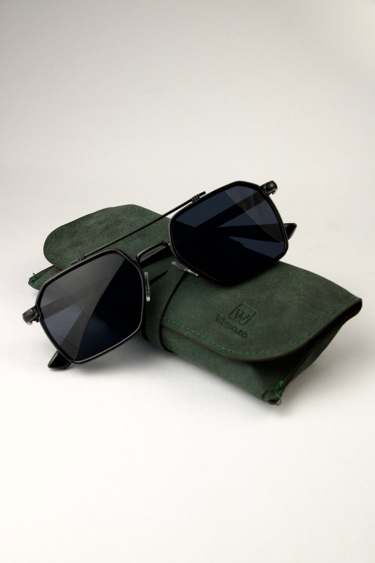 Vallen Black