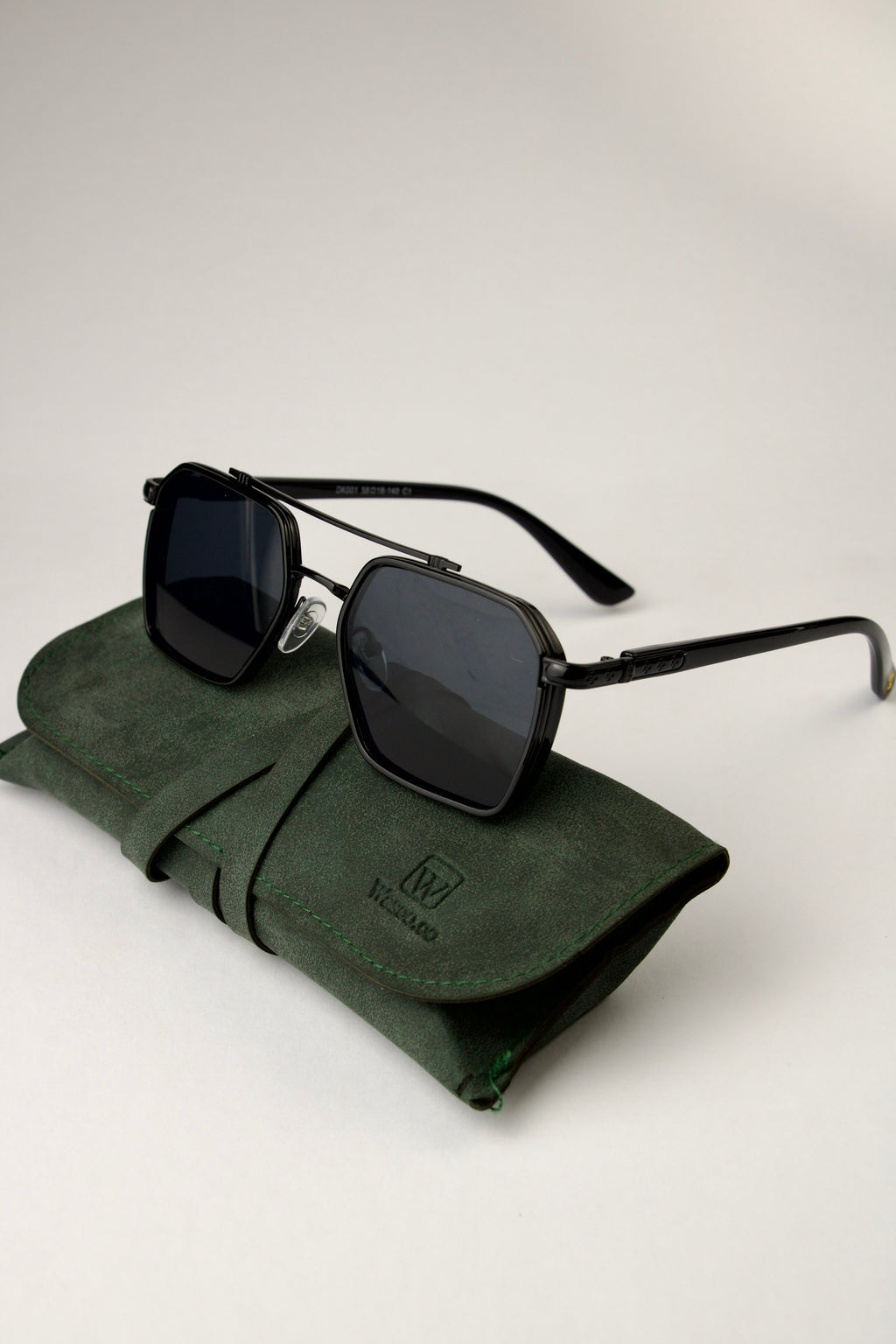 Vallen Black