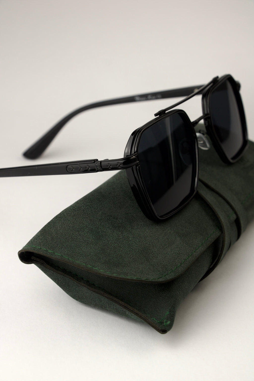 Vallen Black